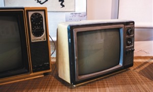电视机改革印记：从“凸面”到“凹面”
